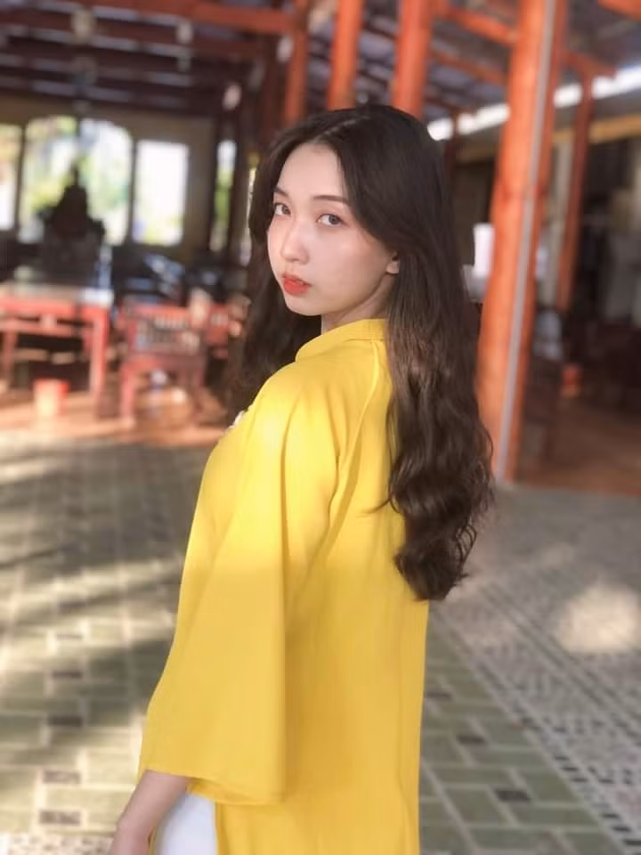 Nguyễn Ngọc Hoài An trong bộ áo dài cổ điểm.