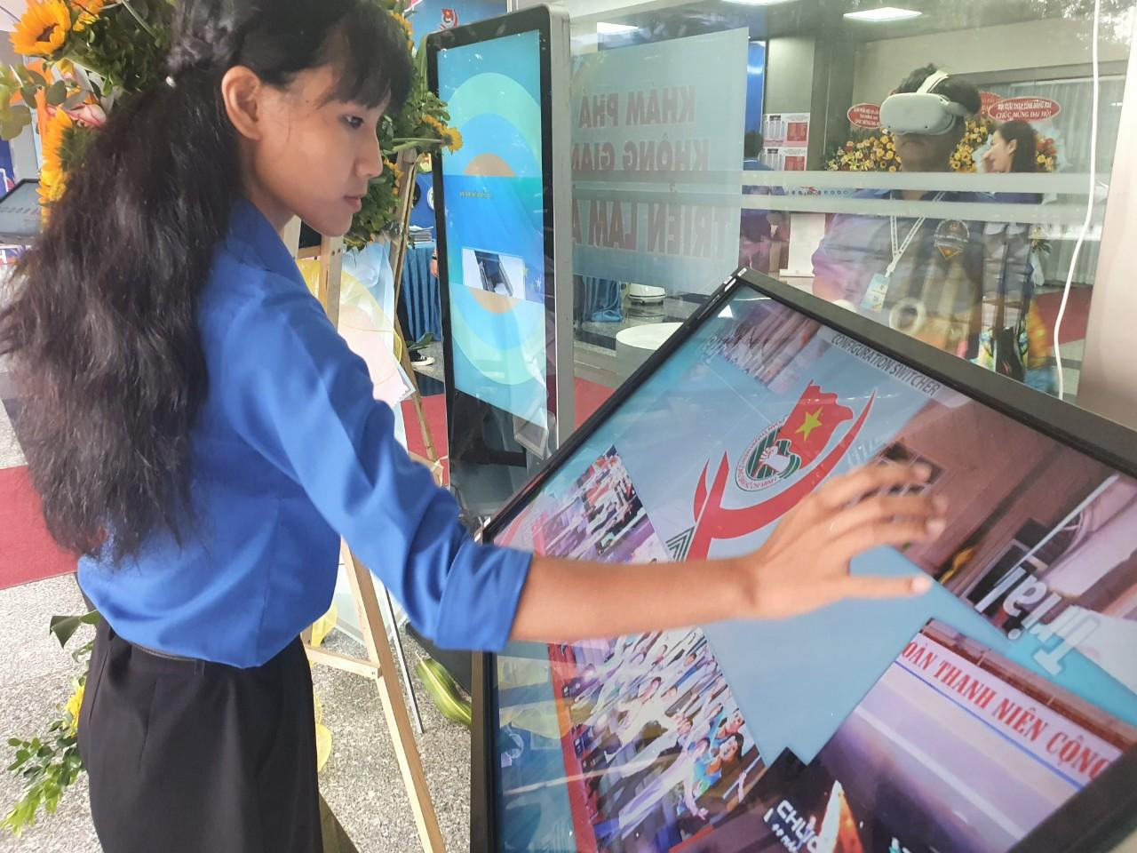 Nhiều ứng dụng công nghệ được đưa vào trong Đại hội. Nhiều ứng dụng công nghệ được đưa vào trong Đại hội.