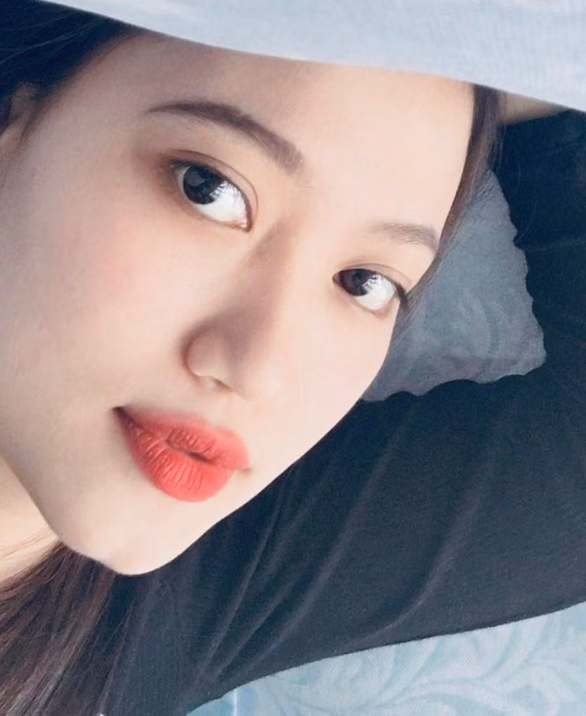 Thúy Duy vẫn luôn nhớ về cái Tết đoàn viên bên cạnh gia đình và bạn bè ở Việt Nam. Thúy Duy vẫn luôn nhớ về cái Tết đoàn viên bên cạnh gia đình và bạn bè ở Việt Nam.