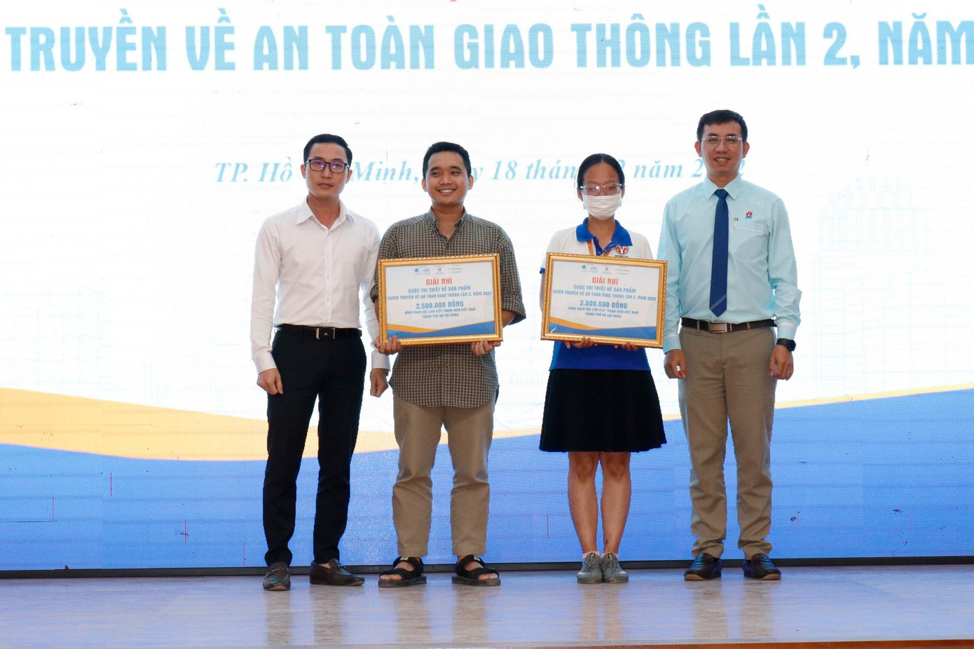 Ngoài ra, Ban Tổ chức còn trao các giải Nhì và giải Ba cho các các ý tưởng đoạt giải.