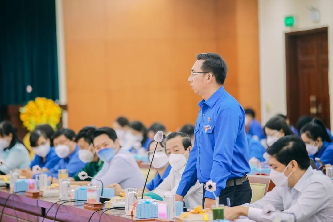 Cử tri Trần Đức Sự - Phó Giám đốc Trung tâm Phát triển Khoa học Công nghệ Trẻ chia sẻ tại Hội nghị.