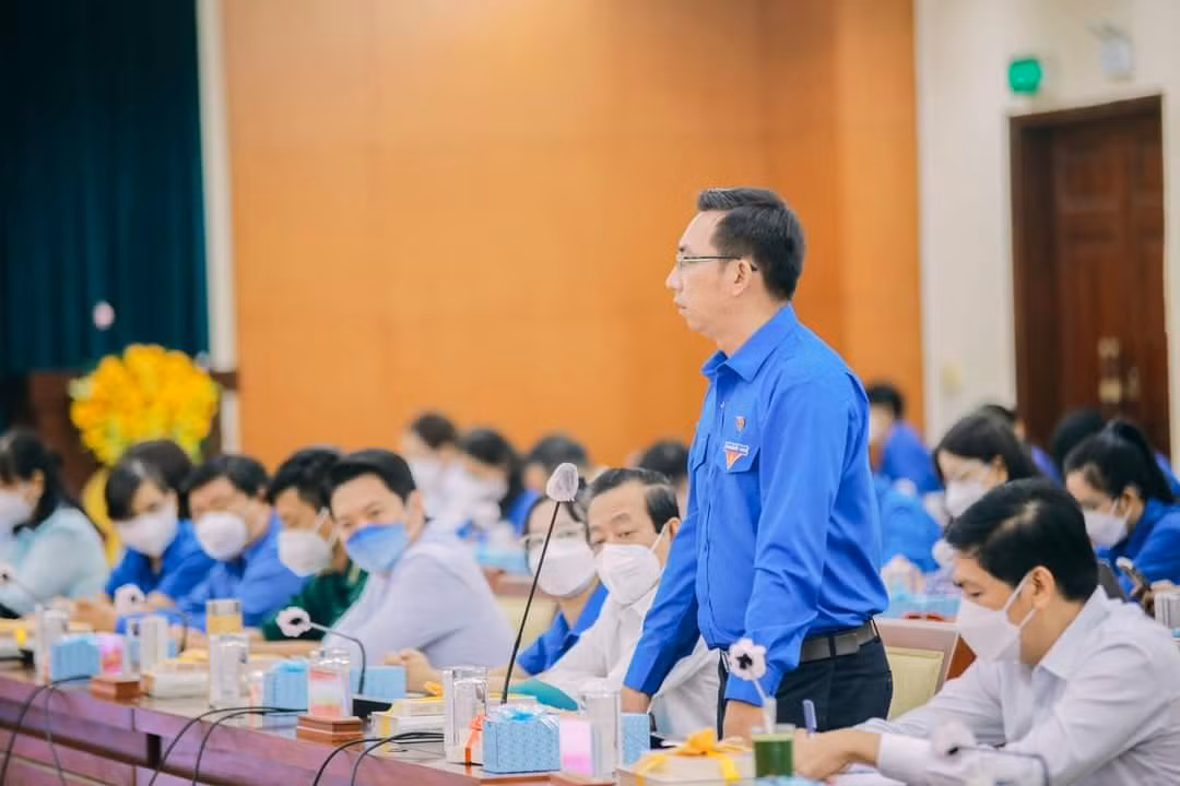 Cử tri Trần Đức Sự - Phó Giám đốc Trung tâm Phát triển Khoa học Công nghệ Trẻ chia sẻ tại Hội nghị.