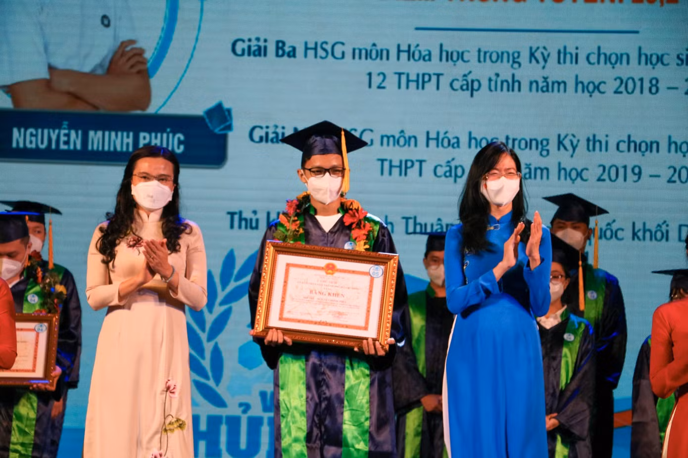 Phúc từng được Hội Sinh viên TP. HCM tuyên duyên vì có thành tích học tập xuất sắc.