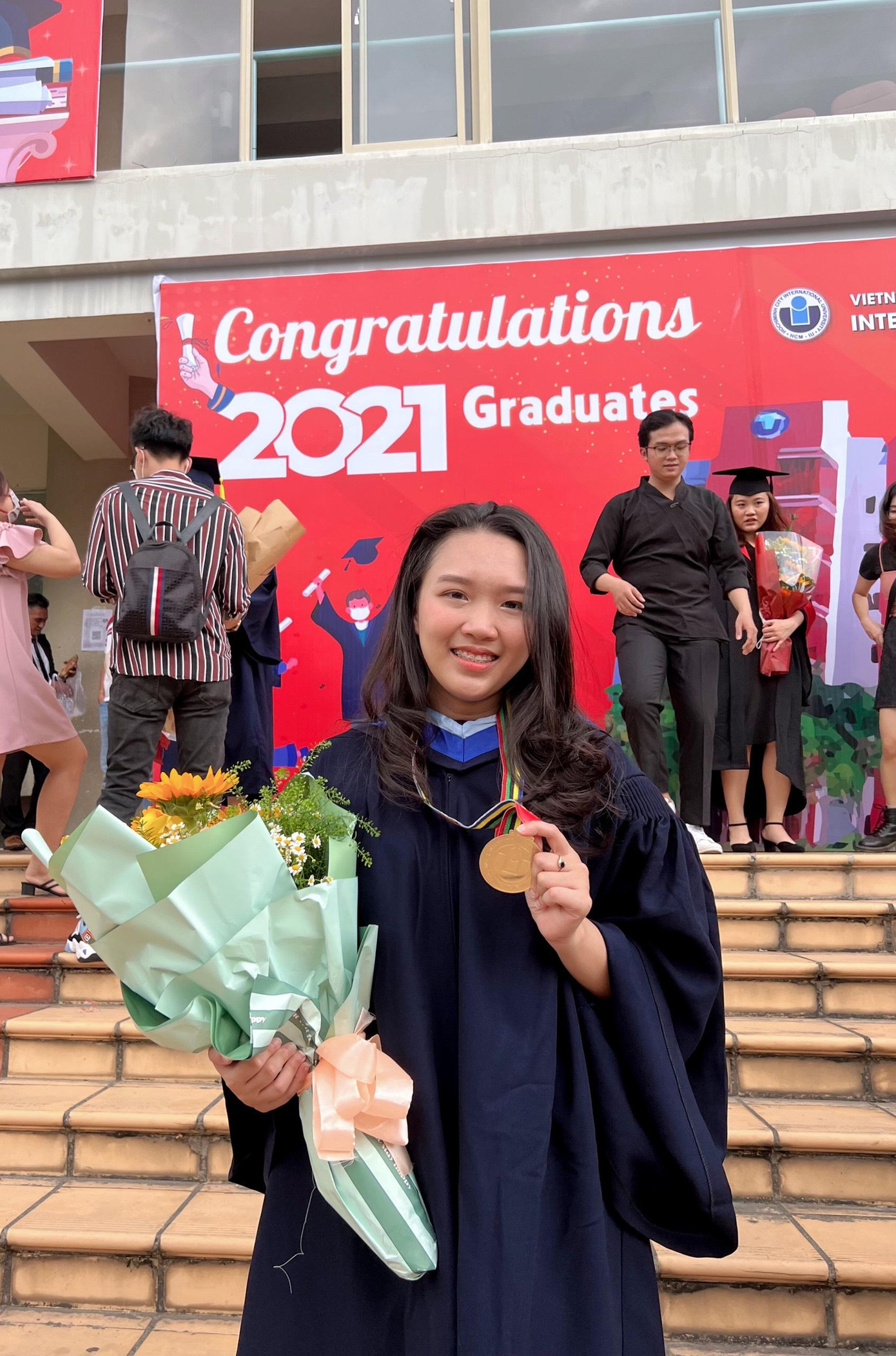 Từ một người nhút nhát, giờ đây, Hoàng Uyên đã trở thành một nữ thủ khoa tự tin.