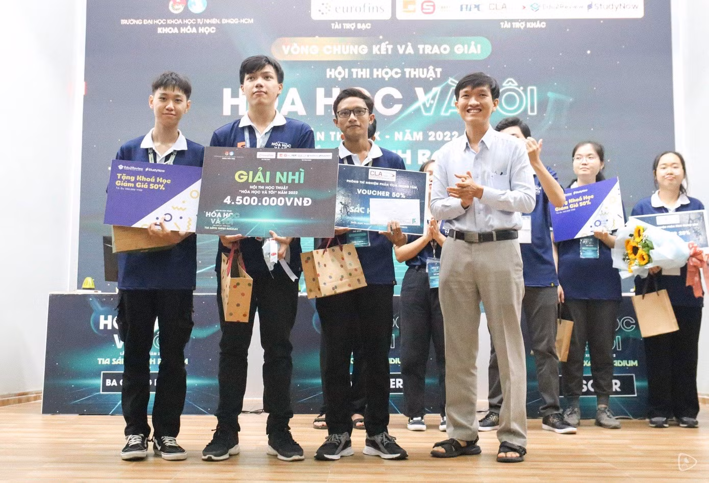 Đội "BA CHÀNG NGỐK" chinh phục giải Nhì tại hội thi. Đội "BA CHÀNG NGỐK" chinh phục giải Nhì tại hội thi.