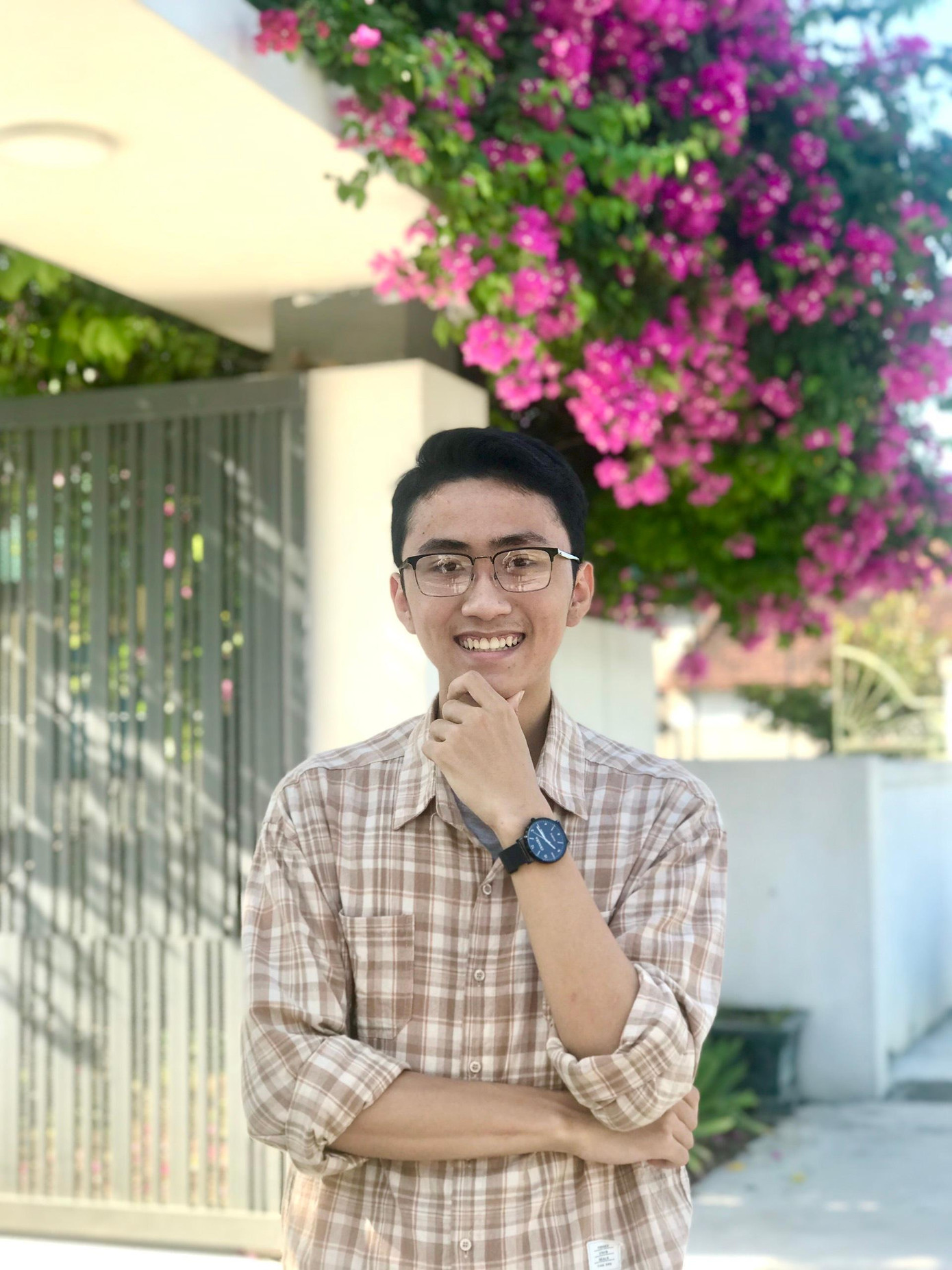 Bá Danh từng là một chiến sĩ Cảnh vệ Công an nhân dân. Bá Danh từng là một chiến sĩ Cảnh vệ Công an nhân dân.