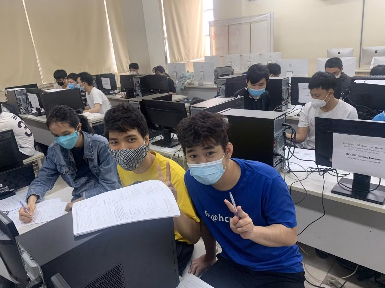 Các thành viên của đội tuyển HCMUS-RationalKitteNs. (Ảnh: ĐH KHTN, ĐHQG TP. HCM)