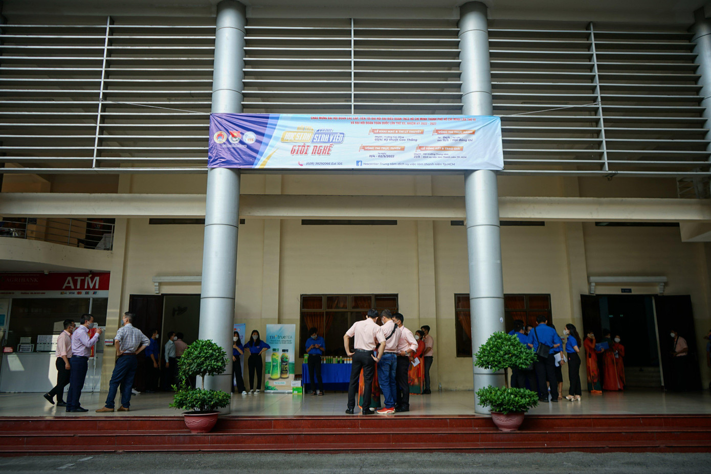 Ngày 3/4, tại trường CĐ Kỹ thuật Cao Thắng (P. Bến Nghé - Q. 1, TP. HCM), đã diễn ra Lễ khai mạc Hội thi "Học sinh, sinh viên giỏi nghề năm 2022", với sự tham gia tranh tài của 549 thí sinh thuộc 25 trường cao đẳng, trung cấp nghề... trên địa bàn TP. HCM, ở gần 20 nhóm ngành nghề khác nhau.
