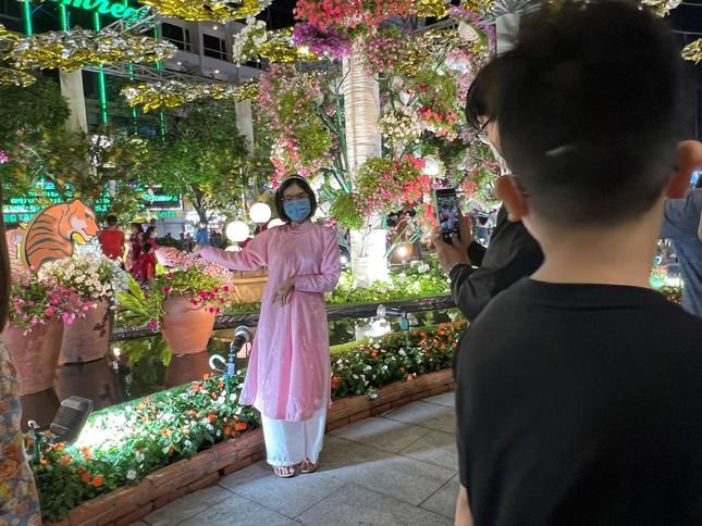 Mỗi dịp Xuân về, đường Hoa lại được đông đảo các bạn trẻ tìm về vãn cảnh, chụp hình. (Ảnh: Diễm Hạnh) Mỗi dịp Xuân về, đường Hoa lại được đông đảo các bạn trẻ tìm về vãn cảnh, chụp hình. (Ảnh: Diễm Hạnh)