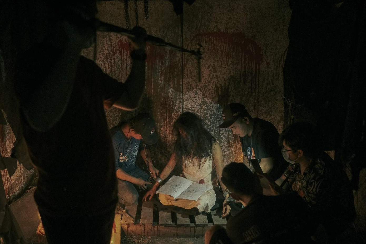 Set quay tại căn biệt thự cũ trong phim.