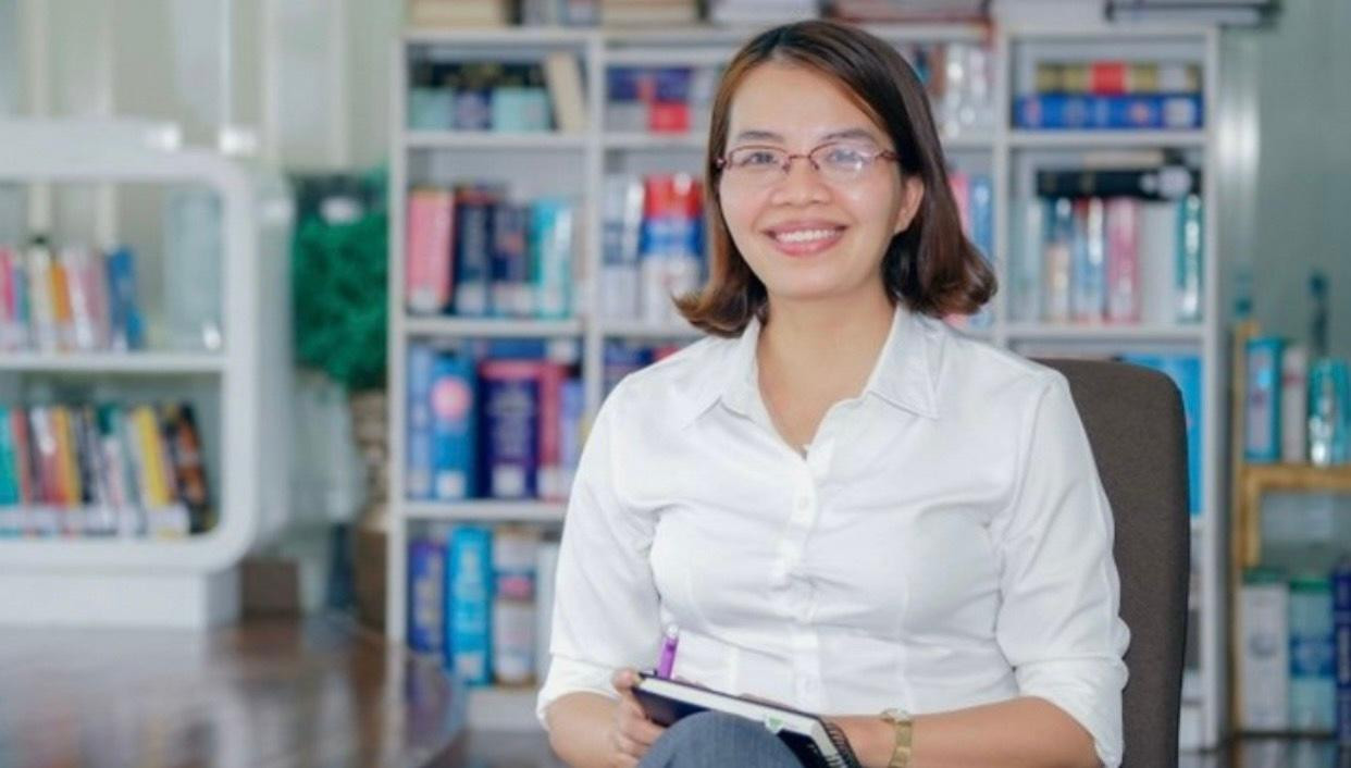 Nữ thủ khoa vui vẻ khi được sống với đam mê là nhà trị liệu tâm lý. Nữ thủ khoa vui vẻ khi được sống với đam mê là nhà trị liệu tâm lý.