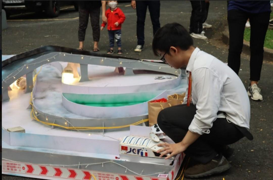 Mô hình đường đua F1 cũng được trưng bày trong ngày hội.