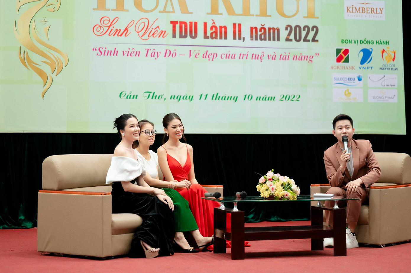 Các khách mời chia sẻ về cuộc thi 'Hoa hậu Việt Nam 2022' trong talkshow “Cùng Ban Tổ chức Hoa hậu Việt Nam”. Các khách mời chia sẻ về cuộc thi 'Hoa hậu Việt Nam 2022' trong talkshow “Cùng Ban Tổ chức Hoa hậu Việt Nam”.