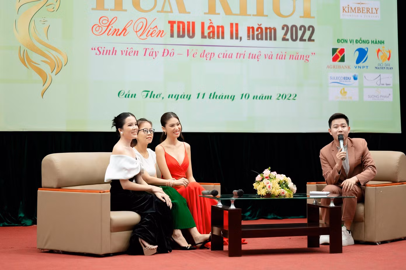 Các khách mời chia sẻ về cuộc thi 'Hoa hậu Việt Nam 2022' trong talkshow “Cùng Ban Tổ chức Hoa hậu Việt Nam”. Các khách mời chia sẻ về cuộc thi 'Hoa hậu Việt Nam 2022' trong talkshow “Cùng Ban Tổ chức Hoa hậu Việt Nam”.