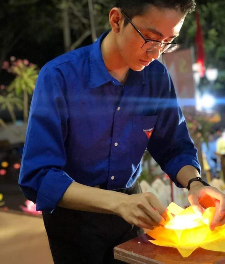 Bá Danh không muốn bỏ lỡ bất kỳ cơ hội nào đến với mình. Bá Danh không muốn bỏ lỡ bất kỳ cơ hội nào đến với mình.