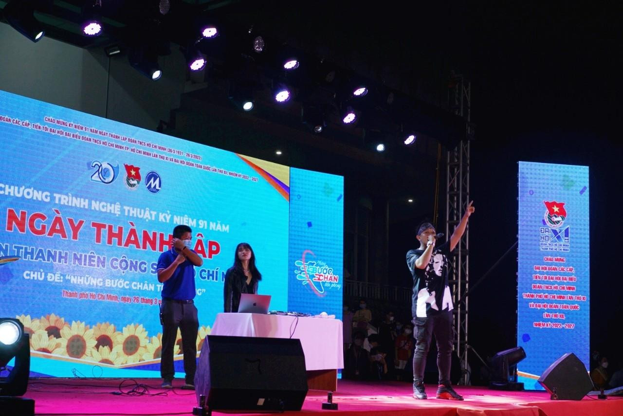 Màn biểu diễn của DJ đã thành công khép lại chương trình văn nghệ. (Ảnh: Bùi Nhi)