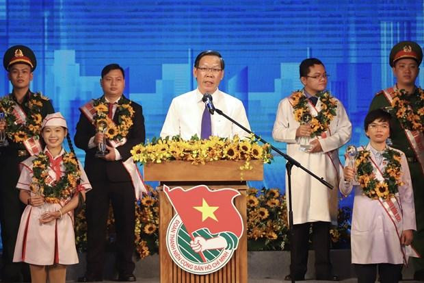 Ông Phan Văn Mãi, Ủy viên T.Ư Đảng, Phó Bí thư thường trực Thành ủy, Chủ tịch UBND TP. HCM phát biểu tại lễ vinh danh.