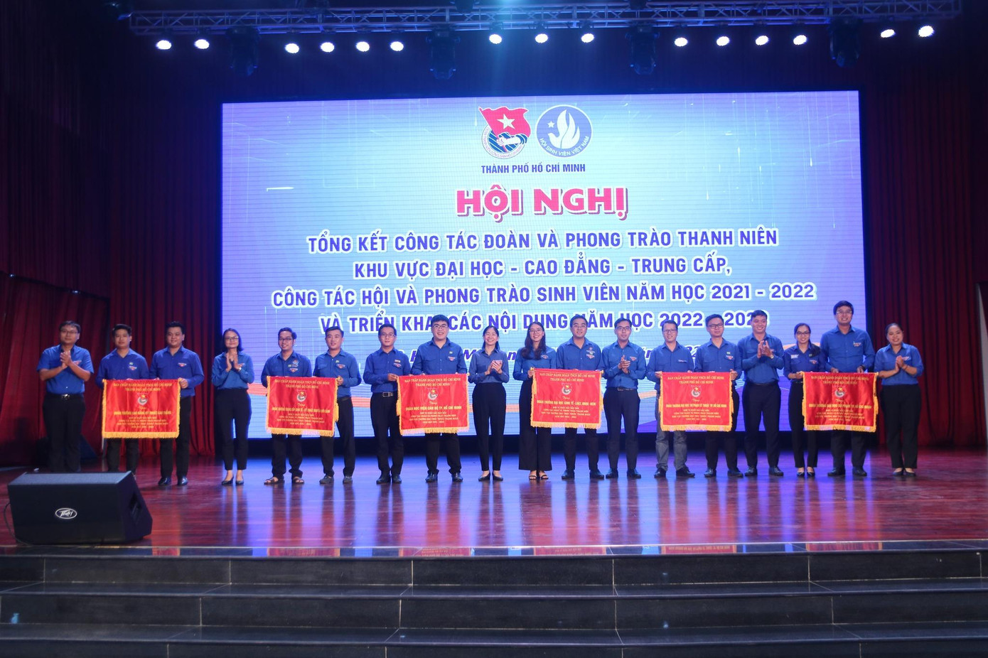 Nhiều đơn vị đã được tuyên dương tại Hội nghị.