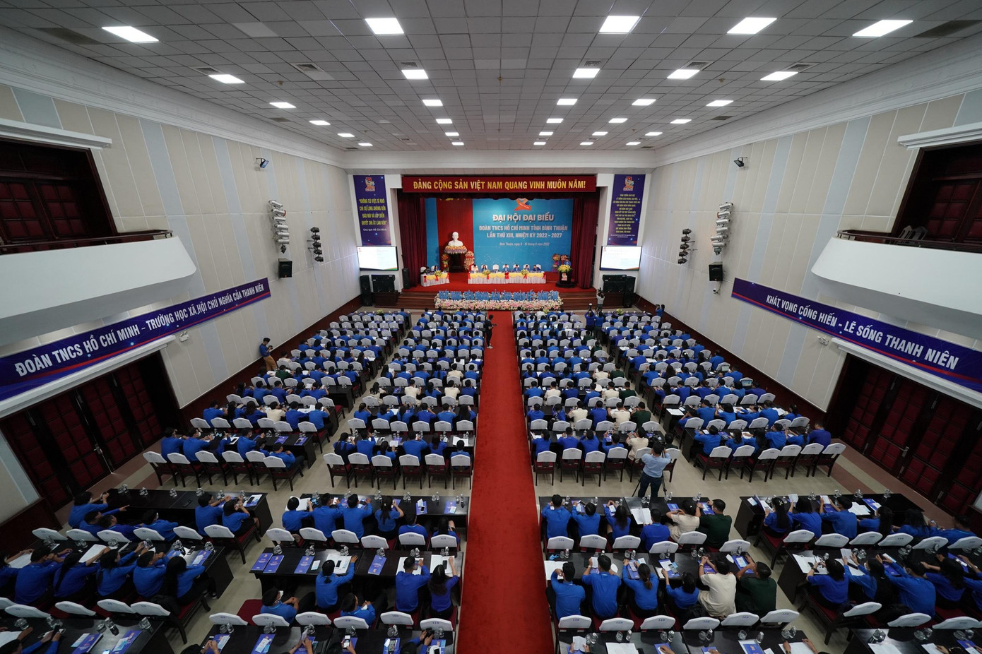 Đại hội Đại biểu Đoàn TNCS Hồ Chí Minh tỉnh Bình Thuận lần thứ XIII, nhiệm kỳ 2022 – 2027 với sự tham dự của 250 đại biểu đại diện cho hơn 339.000 đoàn viên, thanh thiếu nhi trong toàn tỉnh. (Ảnh: Phạm Nguyễn)