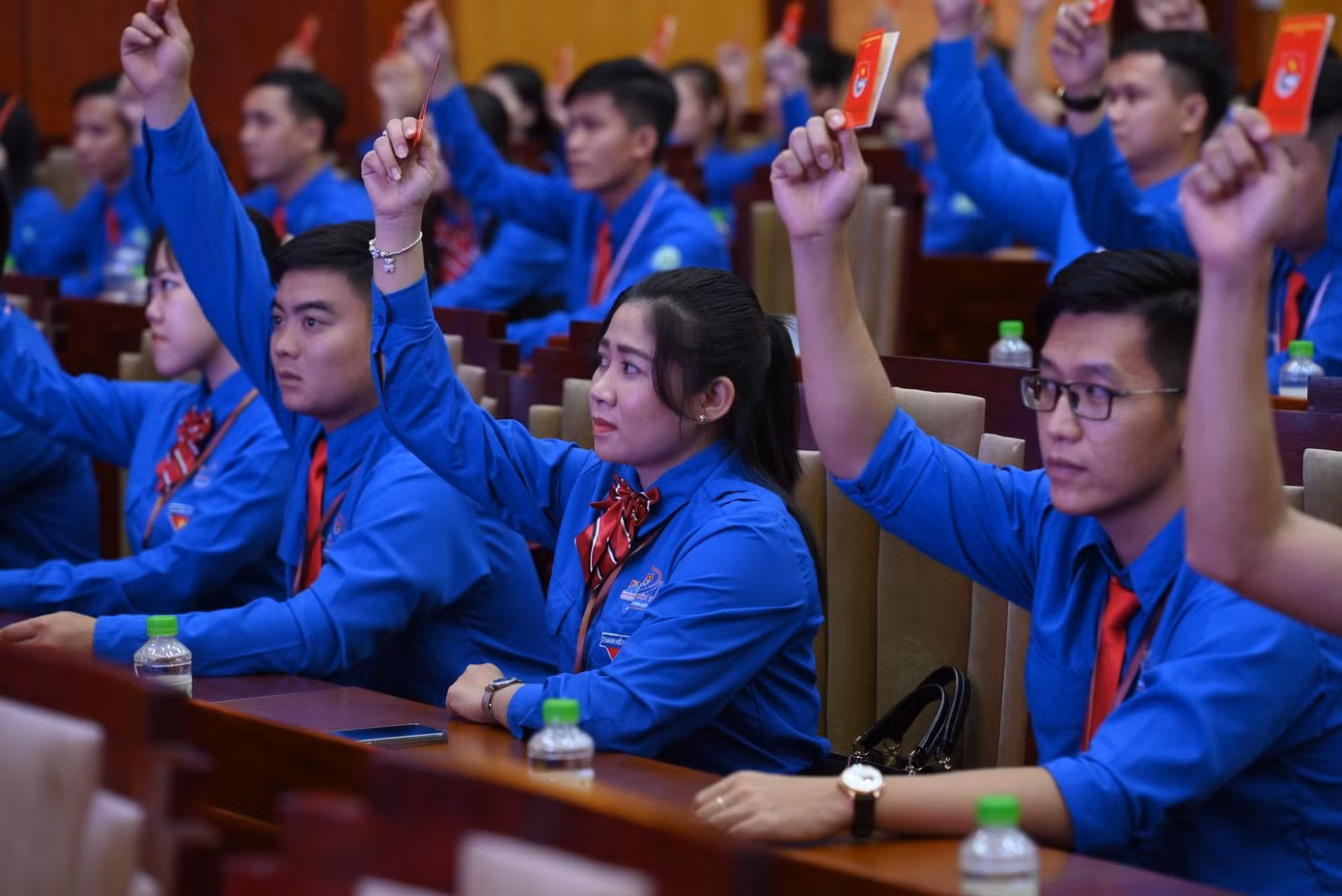 Các đại biểu dự Đại hội Đoàn TNCS Hồ Chí Minh tỉnh Tây Ninh lần thứ XIV, nhiệm kỳ 2022 – 2027, thể hiện ý chí, khát vọng của tuổi trẻ Tây Ninh. (Ảnh: Việt Kiên)