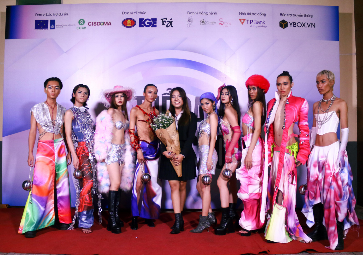 Những người mẫu tham gia chương trình. Những người mẫu tham gia chương trình.