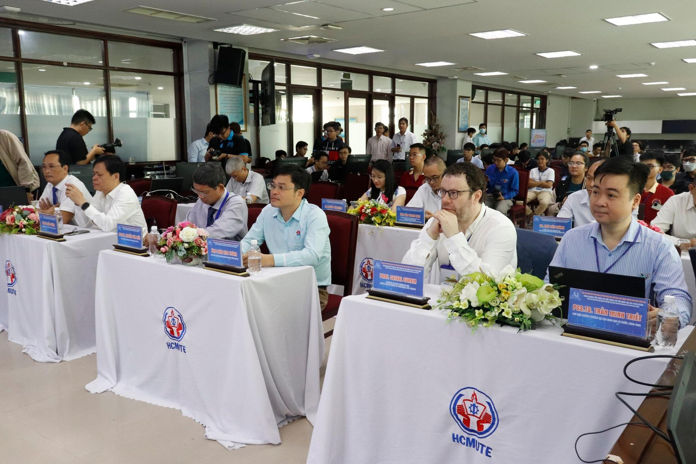 Hội đồng giám khảo của cuộc thi đều là những nhà khoa học uy tín. Hội đồng giám khảo của cuộc thi đều là những nhà khoa học uy tín.