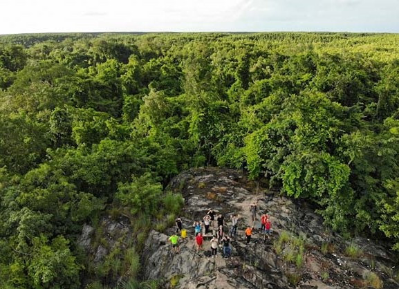 Đảo Thiềng Liềng được nhiều bạn trẻ ưa thích khám phá tìm đến. Đảo Thiềng Liềng được nhiều bạn trẻ ưa thích khám phá tìm đến.
