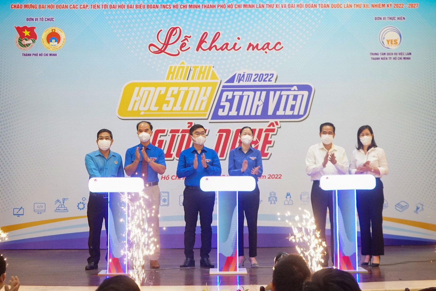 Đây là chương trình do Thành Đoàn TP. HCM phối hợp cùng với Sở Lao động - Thương binh - Xã hội TP. HCM tổ chức, nhằm chào mừng Kỷ niệm 91 năm Ngày thành lập Đoàn TNCS Hồ Chí Minh và 47 năm Ngày Giải phóng miền Nam, thống nhất đất nước, 136 năm Ngày Quốc tế Lao động.