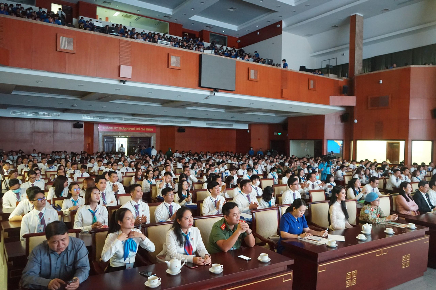 Diễn đàn “Khát vọng thanh niên Thành phố Bác” diễn ra sáng 14/10 với sự tham gia của 1.000 đại biểu đoàn viên, thanh niên gắn với các chủ đề: Yêu nước - Đoàn kết - Xung kích - Sáng tạo - Hội nhập. (Ảnh: Phong Nguyễn)