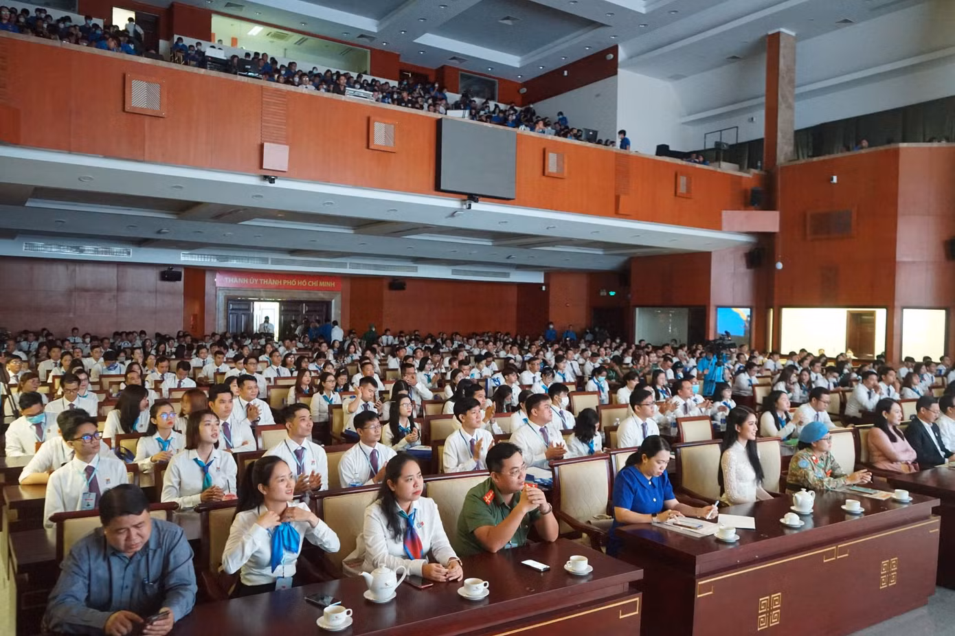 Diễn đàn “Khát vọng thanh niên Thành phố Bác” diễn ra sáng 14/10 với sự tham gia của 1.000 đại biểu đoàn viên, thanh niên gắn với các chủ đề: Yêu nước - Đoàn kết - Xung kích - Sáng tạo - Hội nhập. (Ảnh: Phong Nguyễn)