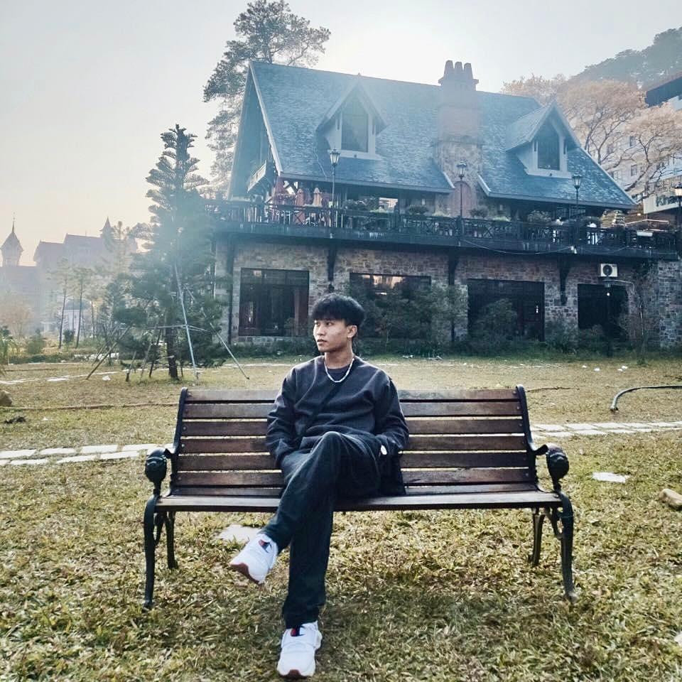 "Nhìn thấy mặt tốt trong những bất lợi trước mắt là cách sinh viên tưh trấn an tinh thần và linh hoạt trong mọi tình huống bất ngờ có thể xảy đến", Hồng Anh bộc bạch.