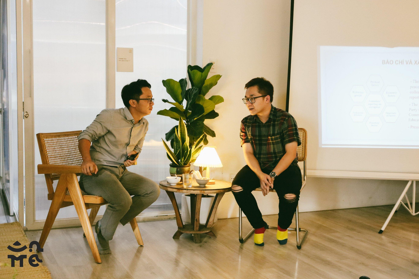 Nhà báo Đỗ Thiện (trái) và nhà phê bình phim Lucas Luân Nguyễn (phải).