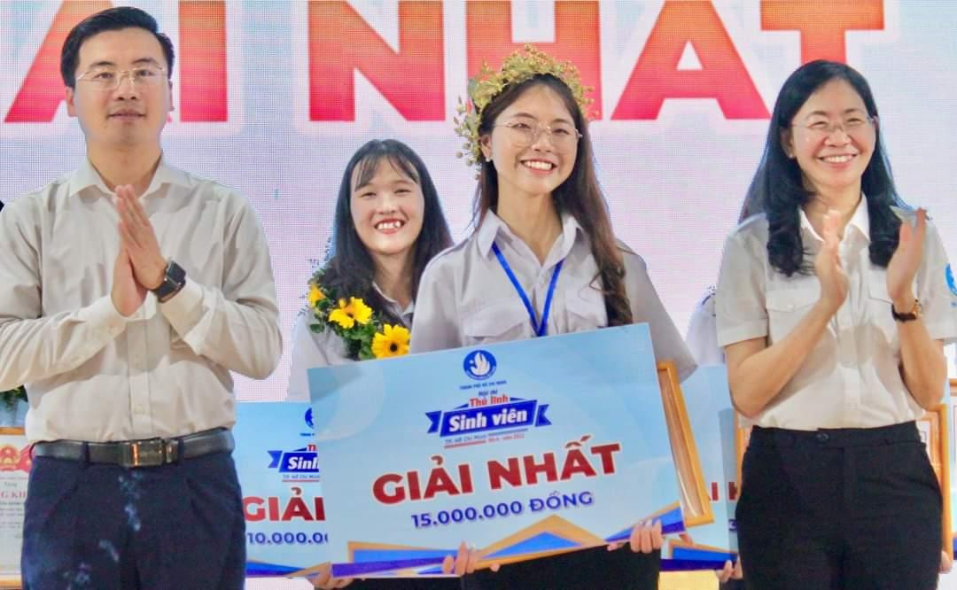 Nguyễn Thị Châu Anh (trường ĐH Quốc tế, ĐHQG TP. HCM) đoạt giải Nhất hội thi.