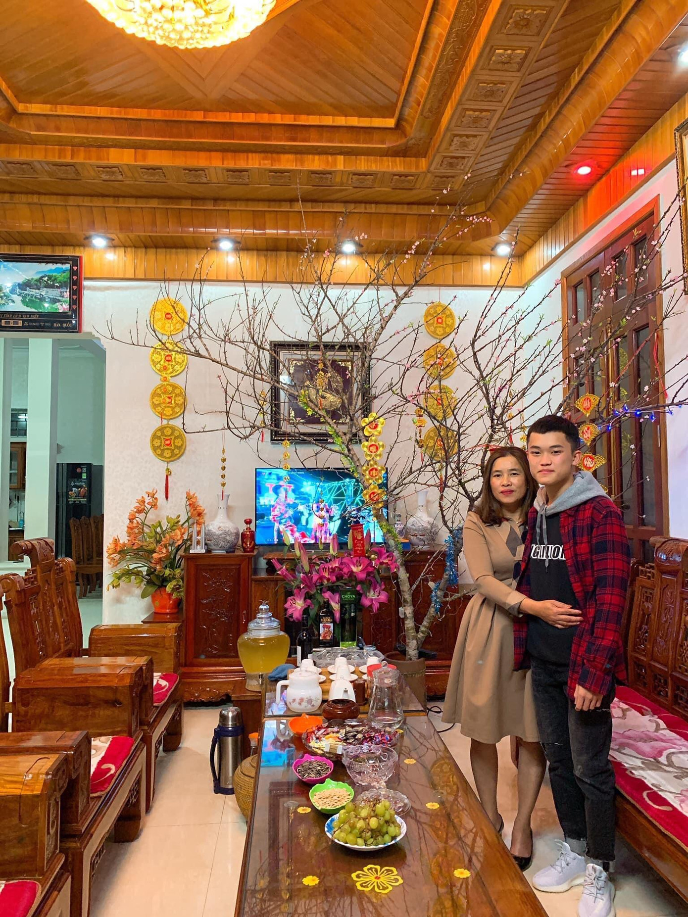 Trường An cùng mẹ trong dịp Tết năm trước.