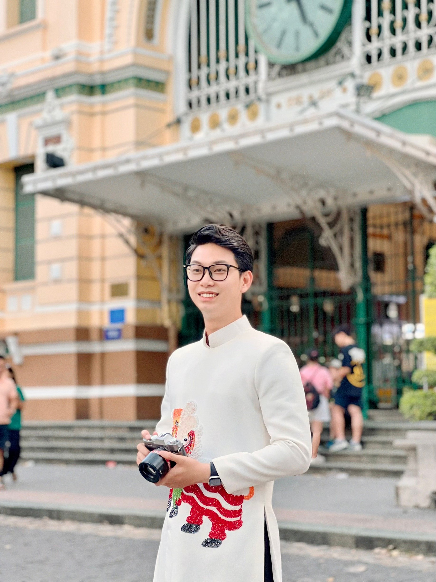 Ngô Trọng Hiền từng là học sinh chuyên toán ở THPT, nhưng có niềm đam mê lớn với công việc sáng tạo nội dung, MC.