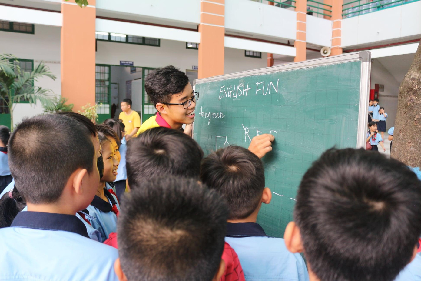 Minh Hoàng luôn hết mình với các hoạt động Đoàn - Hội. Minh Hoàng luôn hết mình với các hoạt động Đoàn - Hội.