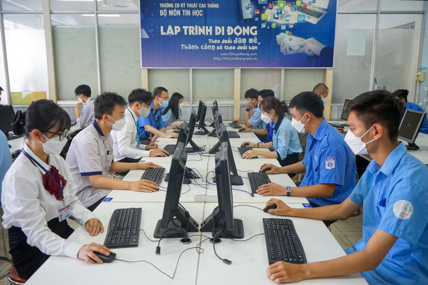 Sau 12 lần tổ chức thành công, hội thi năm nay tiếp tục mở rộng quy mô và đối tượng tham gia. Ngoài phần thi trực tiếp như các năm trước, năm nay hội thi có thêm phần thi trực tuyến cho các thí sinh gồm 3 nghề dự thi: Hướng dẫn viên du lịch, Thiết kế đồ họa, Lễ tân.