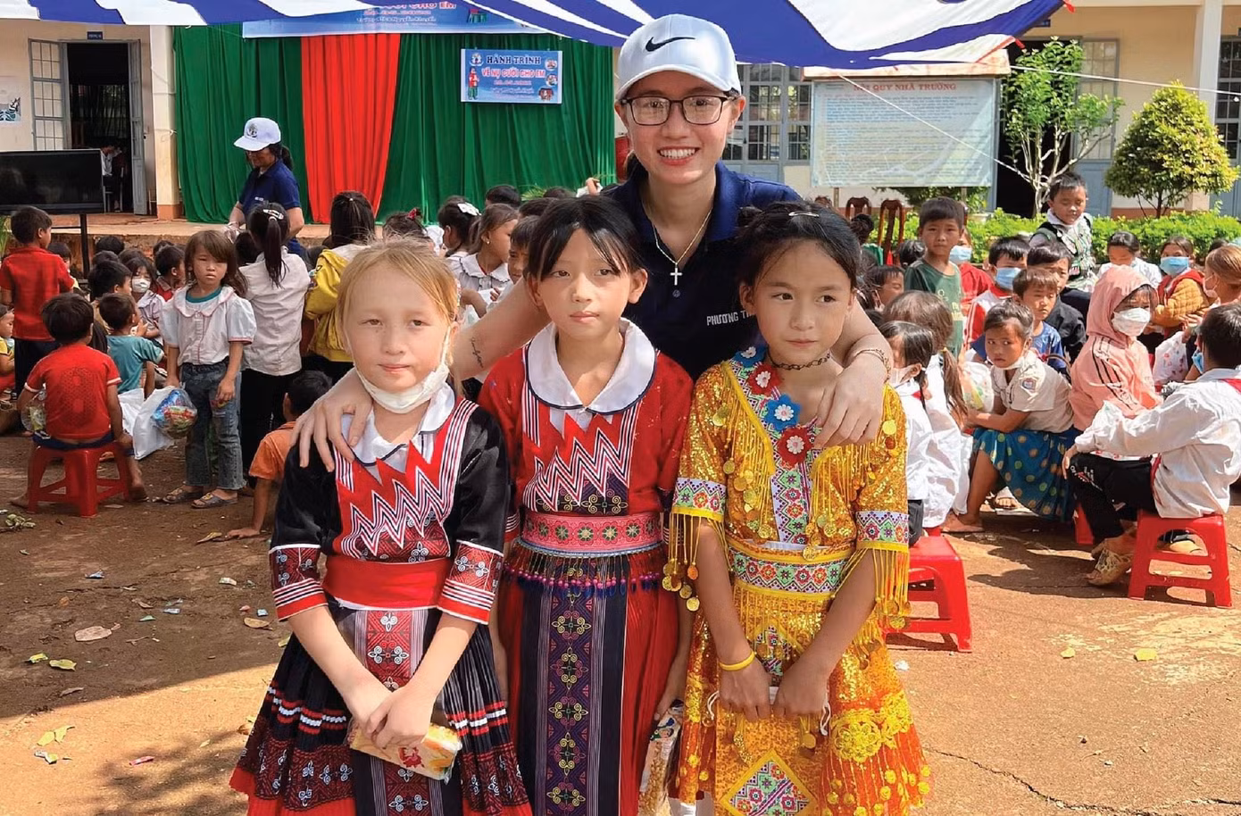 Phương Thảo đang thực hiện nhiều chương trình, dự án nhằm hỗ trợ trẻ em khó khăn tại các vùng miền trên cả nước.