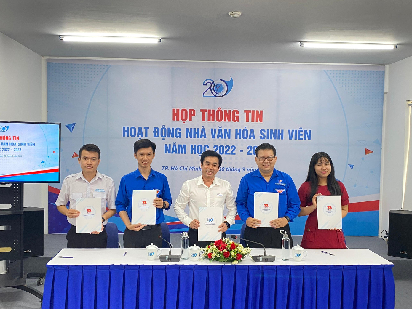 Các đơn vị kí kết Biên bản ghi nhớ hợp tác về hoạt động phối hợp trong năm học 2022 - 2023.