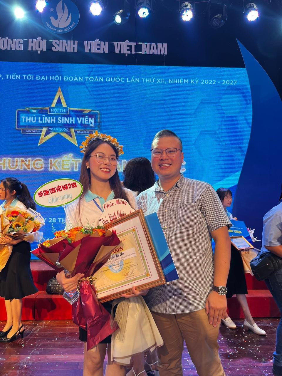 Châu Anh thể hiện xuất sắc và dành được nhiều sự khen ngợi từ mọi người.