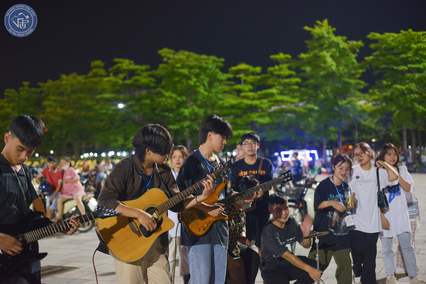 Đem tiếng hát, nhiệt huyết tuổi trẻ nhằm du ca gây quỹ là hoạt động nhân văn được tổ chức thường niên mỗi năm của 88FTU.