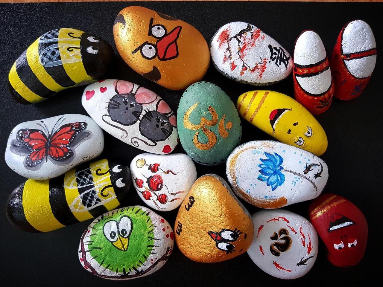 Sản phẩm vẽ tranh trên sỏi của các bạn trẻ tham gia buổi workshop do Khải tổ chức. Sản phẩm vẽ tranh trên sỏi của các bạn trẻ tham gia buổi workshop do Khải tổ chức.