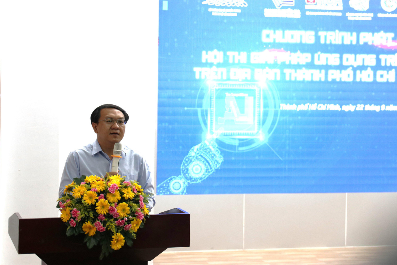 Ông Lâm Đình Thắng, Thành ủy viên, Giám đốc Sở Thông tin và Truyền thông cho biết TP. HCM còn thiếu nhân lực trong lĩnh vực AI. Ông Lâm Đình Thắng, Thành ủy viên, Giám đốc Sở Thông tin và Truyền thông cho biết TP. HCM còn thiếu nhân lực trong lĩnh vực AI.