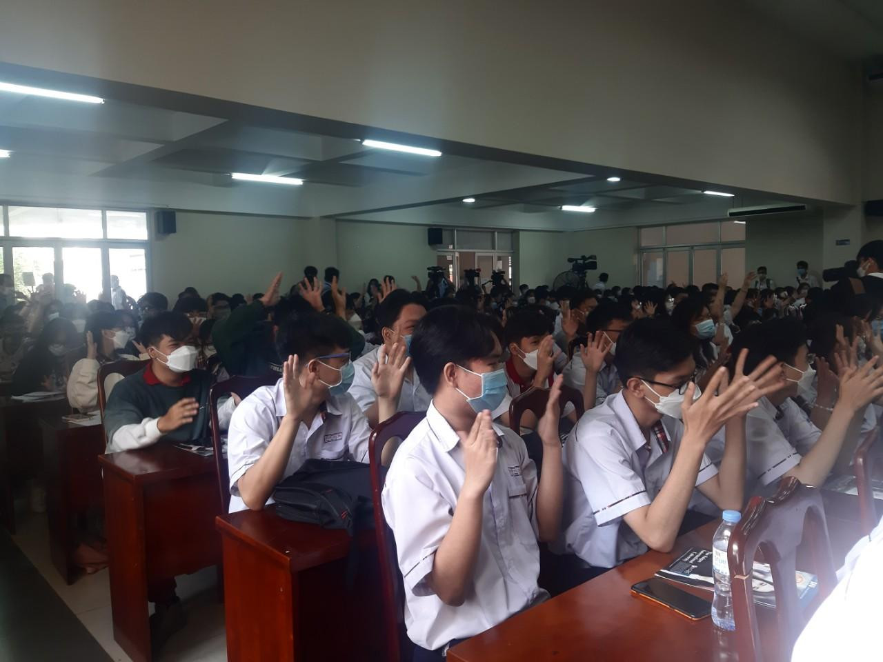 Tọa đàm đưa ra những góc nhìn giúp các bạn trẻ có tư duy tích cực, có thể tự tìm kiếm những giải pháp để tháo gỡ những khó khăn trong vấn đề tâm lý mà mình đang gặp phải.