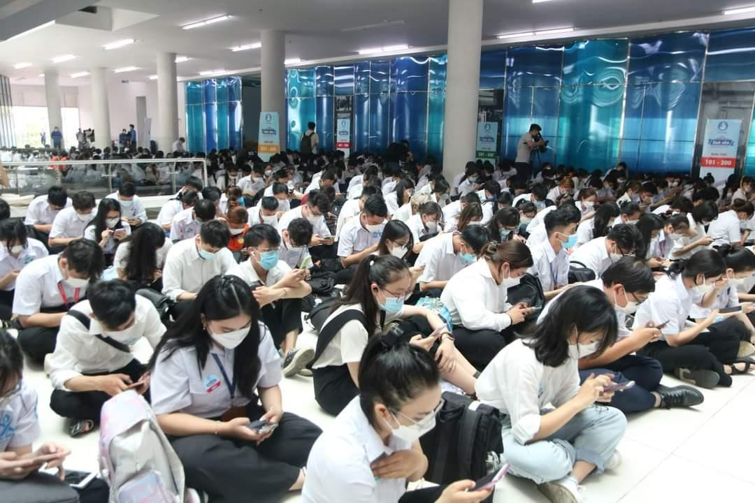 Đông đảo sinh viên các trường tham dự Hội thi “Thủ lĩnh sinh viên TP. HCM” năm 2022. Đông đảo sinh viên các trường tham dự Hội thi “Thủ lĩnh sinh viên TP. HCM” năm 2022.