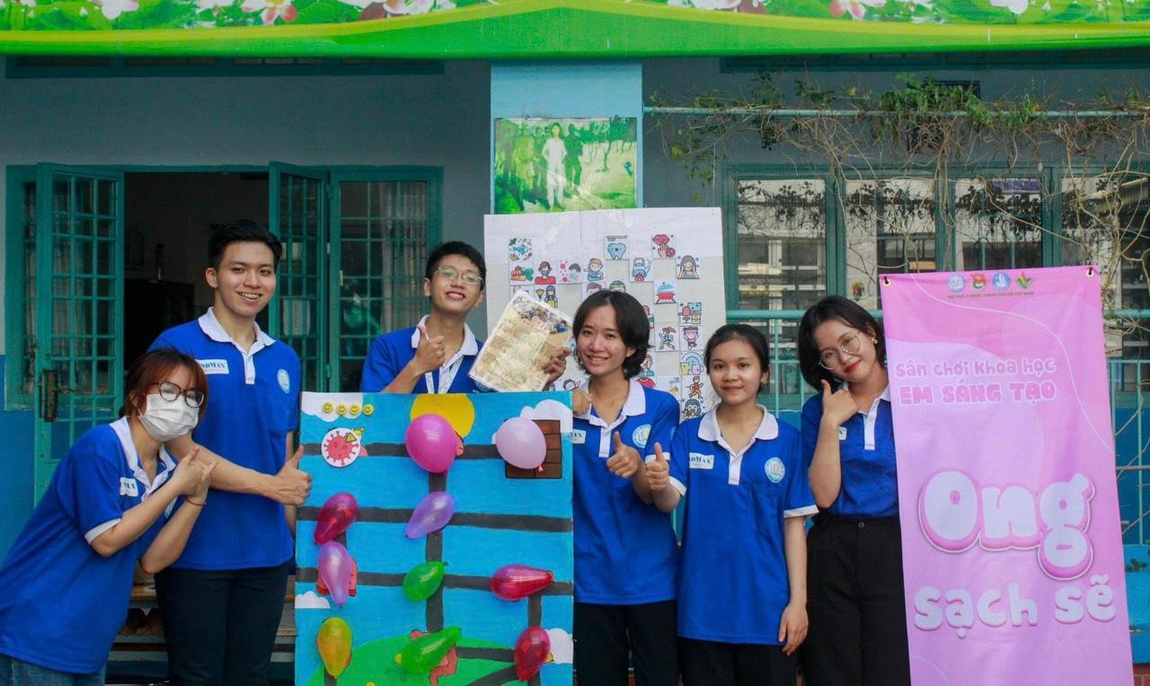 Một trong các trạm của đội hình 'Ong sáng tạo'.