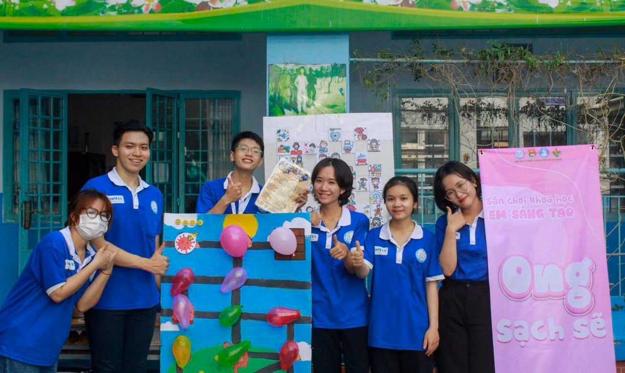 Một trong các trạm của đội hình 'Ong sáng tạo'.
