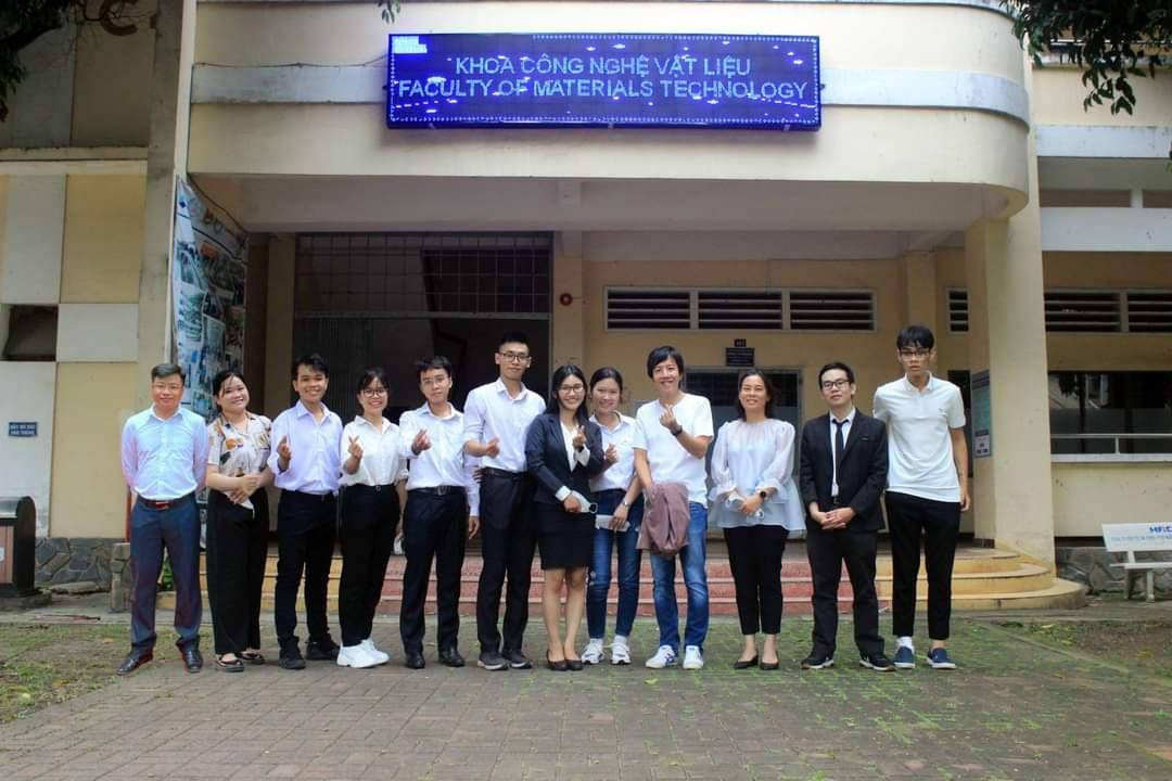 Các thành viên của nhóm BKTENG.