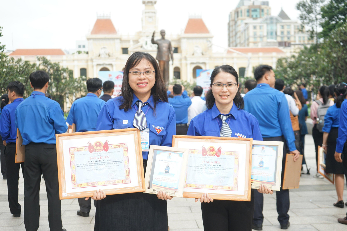 Những cán bộ công chức, viên chức trẻ, giỏi được vinh danh sáng 8/10. (Ảnh: Phong Nguyễn) Những cán bộ công chức, viên chức trẻ, giỏi được vinh danh sáng 8/10. (Ảnh: Phong Nguyễn)