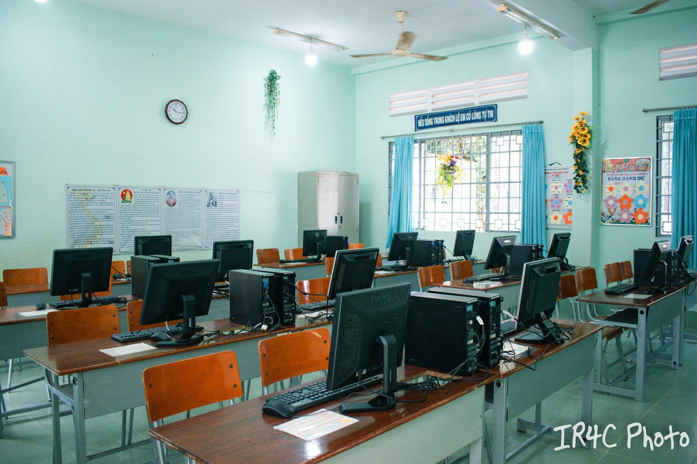 Phòng tin học tuổi thơ. (Ảnh: CLB Tình nguyện IR4C)